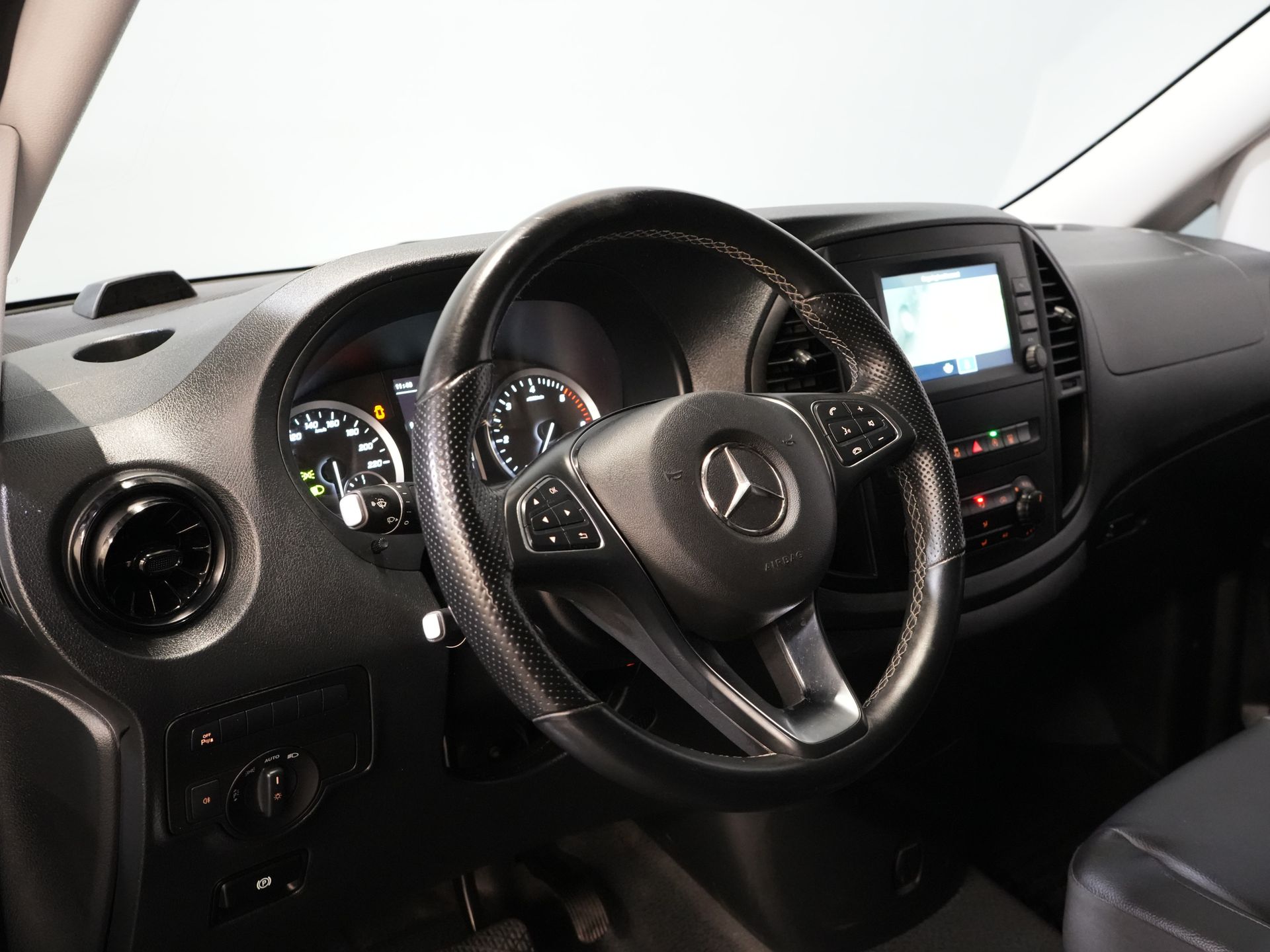 Mercedes-Benz Vito Van 119 CDI Aut. L2 LED/ Підігрів сидінь/ Carplay/ Круїз/ Кондиціонер/ Камера/ PDC V+A/ LMV
