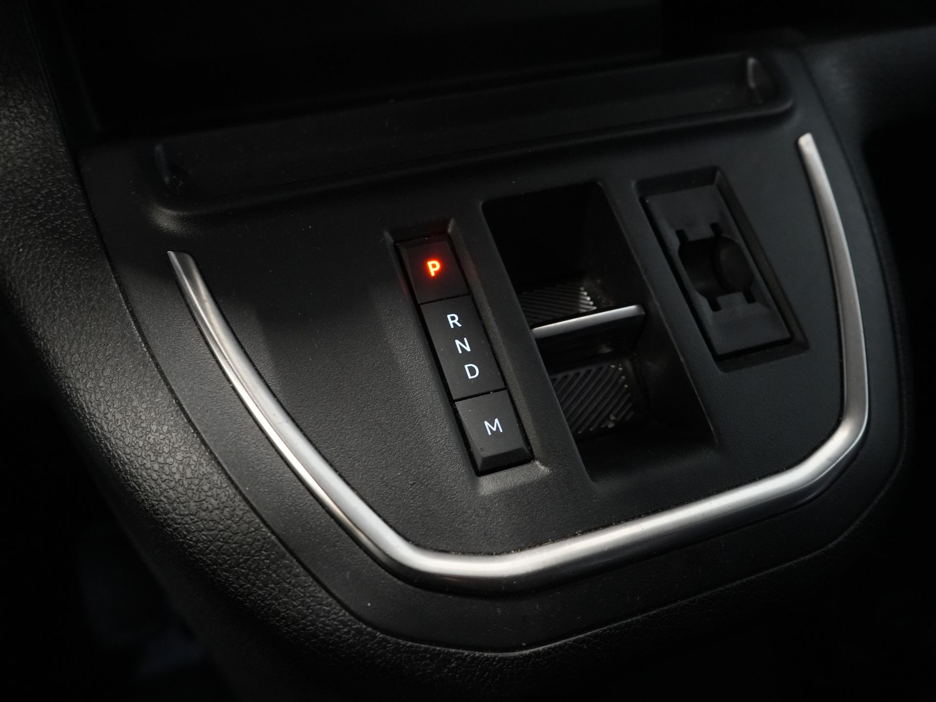 Opel Vivaro Bestelbus 2.0 180 pk Aut. DC Dubbel Cabine Elek.Stoelen/ Leder/ 2xSchuifdeur/ Afn.Trekhaak/ Climate/ Carplay/ Stoelverw./ Navi/ Cruise/ PD