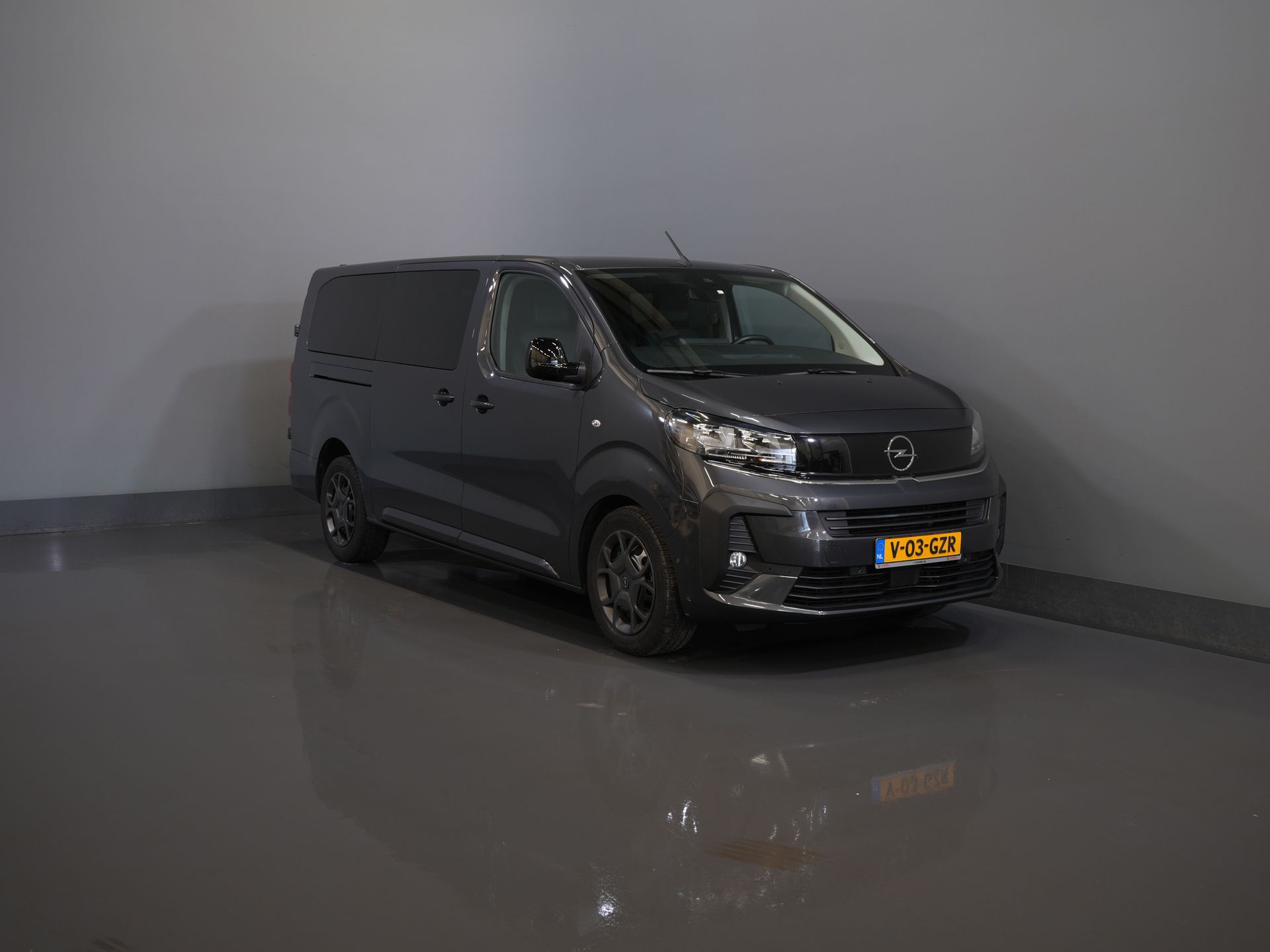 Opel Vivaro Bestelbus 2.0 180 pk Aut. DC Dubbel Cabine Elek.Stoelen/ Leder/ 2xSchuifdeur/ Afn.Trekhaak/ Climate/ Carplay/ Stoelverw./ Navi/ Cruise/ PD