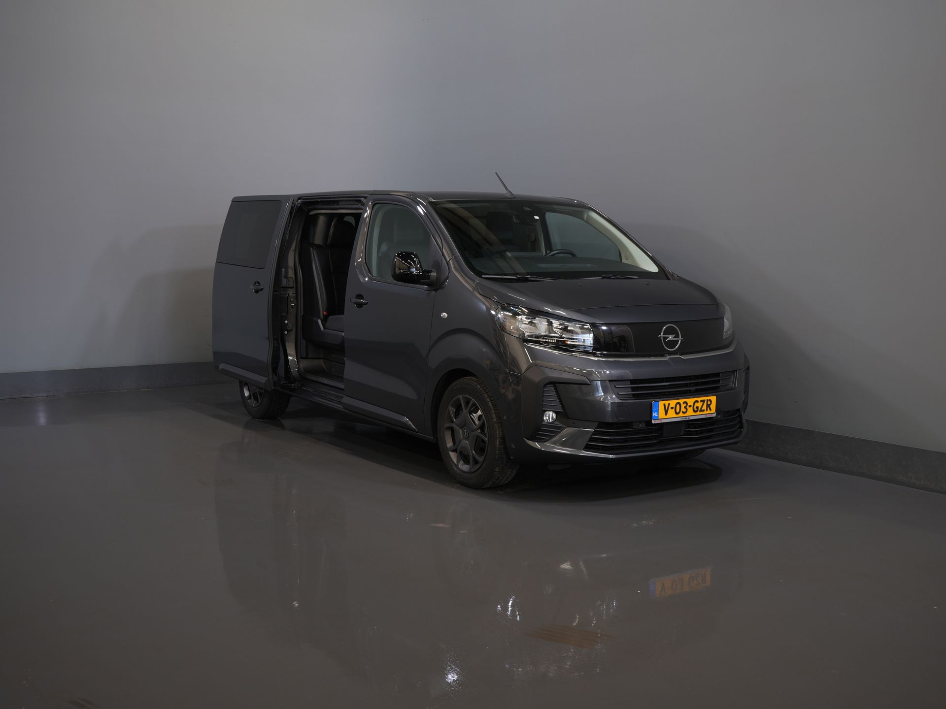 Opel Vivaro Bestelbus 2.0 180 pk Aut. DC Dubbel Cabine Elek.Stoelen/ Leder/ 2xSchuifdeur/ Afn.Trekhaak/ Climate/ Carplay/ Stoelverw./ Navi/ Cruise/ PD