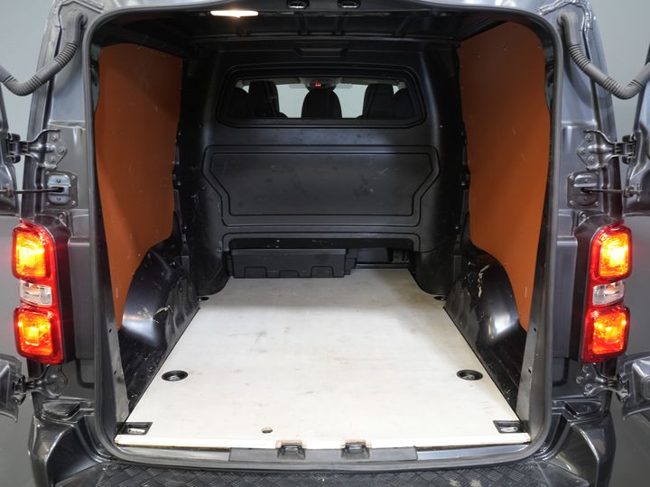 Opel Vivaro Bestelbus 2.0 180 pk Aut. DC Dubbel Cabine Elek.Stoelen/ Leder/ 2xSchuifdeur/ Afn.Trekhaak/ Climate/ Carplay/ Stoelverw./ Navi/ Cruise/ PD