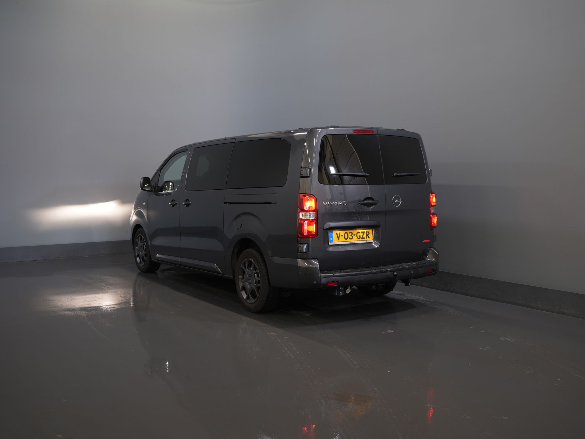 Opel Vivaro Bestelbus 2.0 180 pk Aut. DC Dubbel Cabine Elek.Stoelen/ Leder/ 2xSchuifdeur/ Afn.Trekhaak/ Climate/ Carplay/ Stoelverw./ Navi/ Cruise/ PD