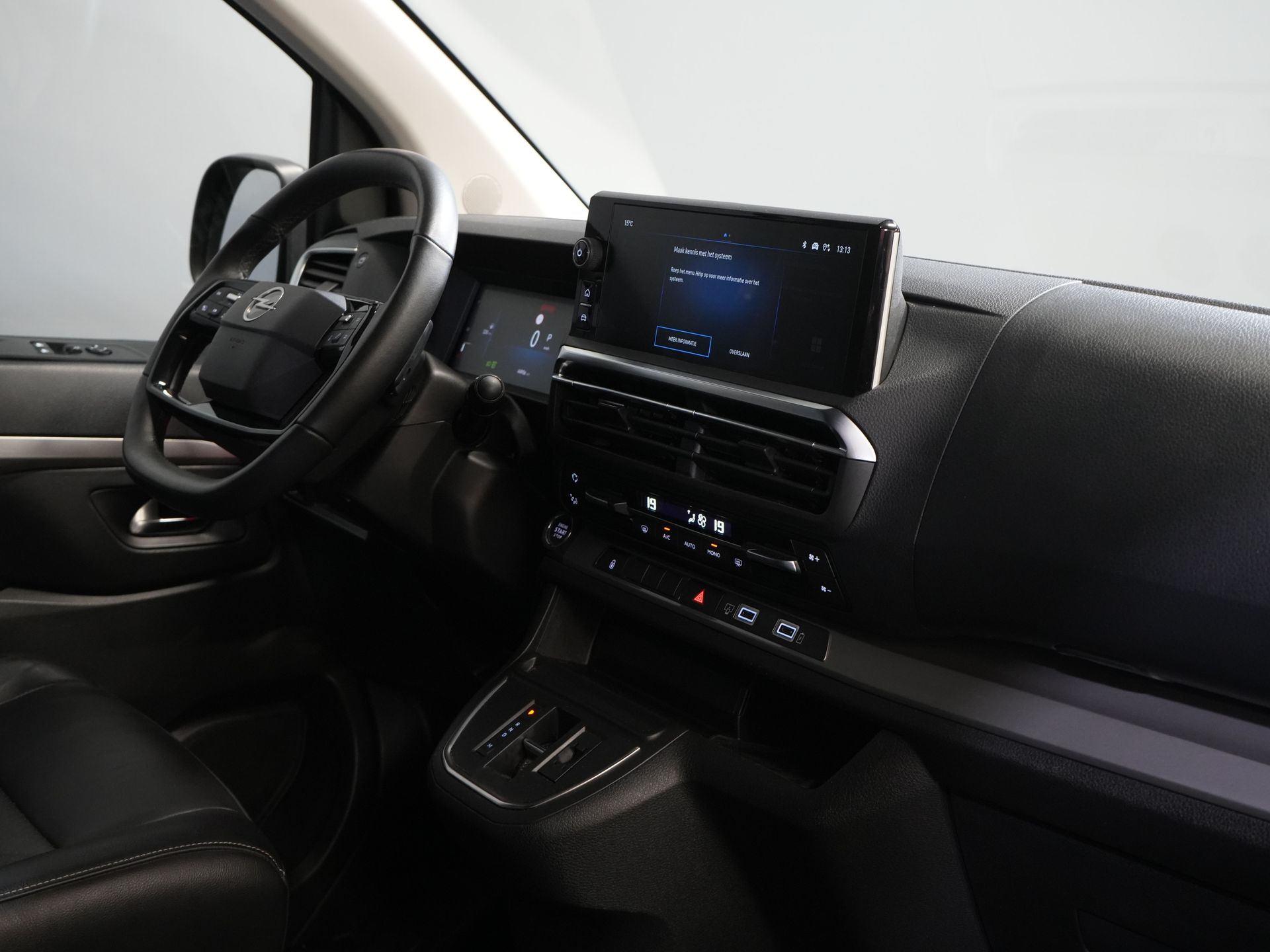 Opel Vivaro Bestelbus 2.0 180 pk Aut. DC Dubbel Cabine Elek.Stoelen/ Leder/ 2xSchuifdeur/ Afn.Trekhaak/ Climate/ Carplay/ Stoelverw./ Navi/ Cruise/ PD