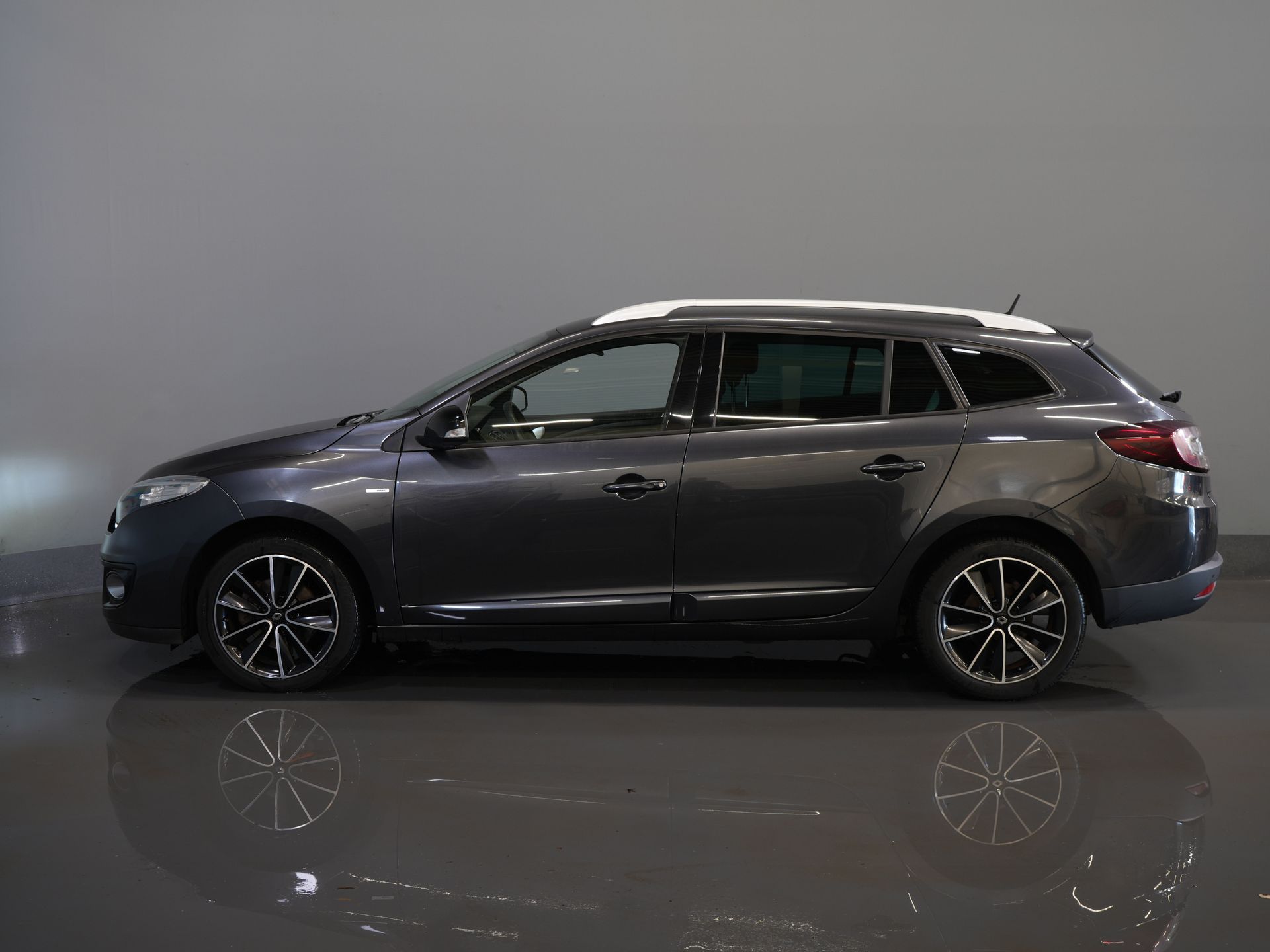 Renault Mégane Stationwagon Estate 1.5 dCi Bose/ Climate/ LMV/ Cruise/ PDC