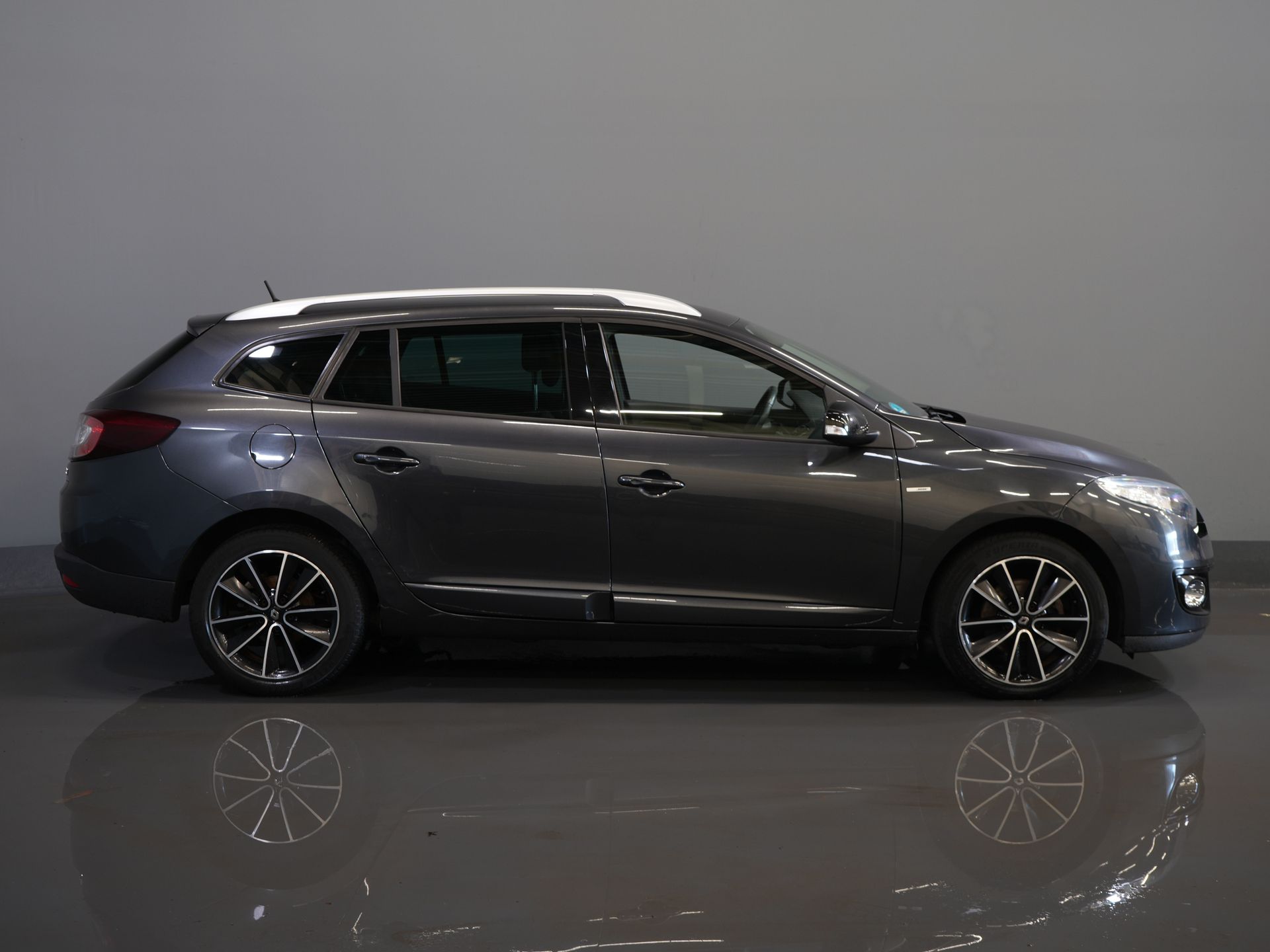 Renault Mégane Stationwagon Estate 1.5 dCi Bose/ Climate/ LMV/ Cruise/ PDC
