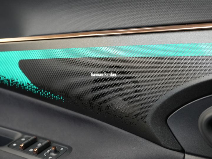 Lynk & Co 08 SUV 1.5 Más *Nuevo* ¡Disponible inmediatamente! PHEV 200 km eléctrico/ Harman&Kardon/ Panorámico/ Masaje y refrigeración en los asientos/ Compuerta eléctrica/ Control de crucero adaptativo