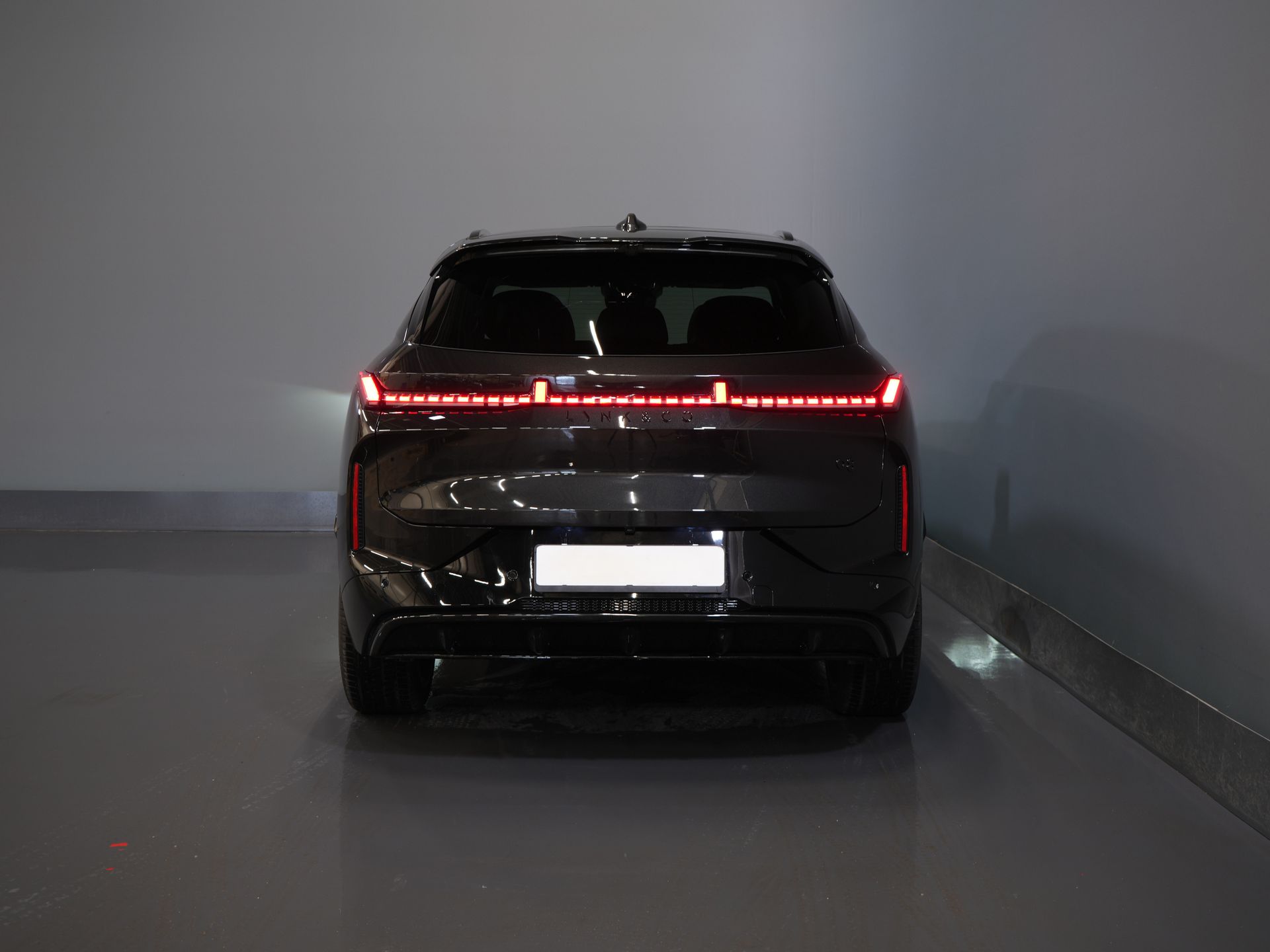 Lynk & Co 08 SUV 1.5 Más *Nuevo* ¡Disponible inmediatamente! PHEV 200 km eléctrico/ Harman&Kardon/ Panorámico/ Masaje y refrigeración en los asientos/ Compuerta eléctrica/ Control de crucero adaptativo