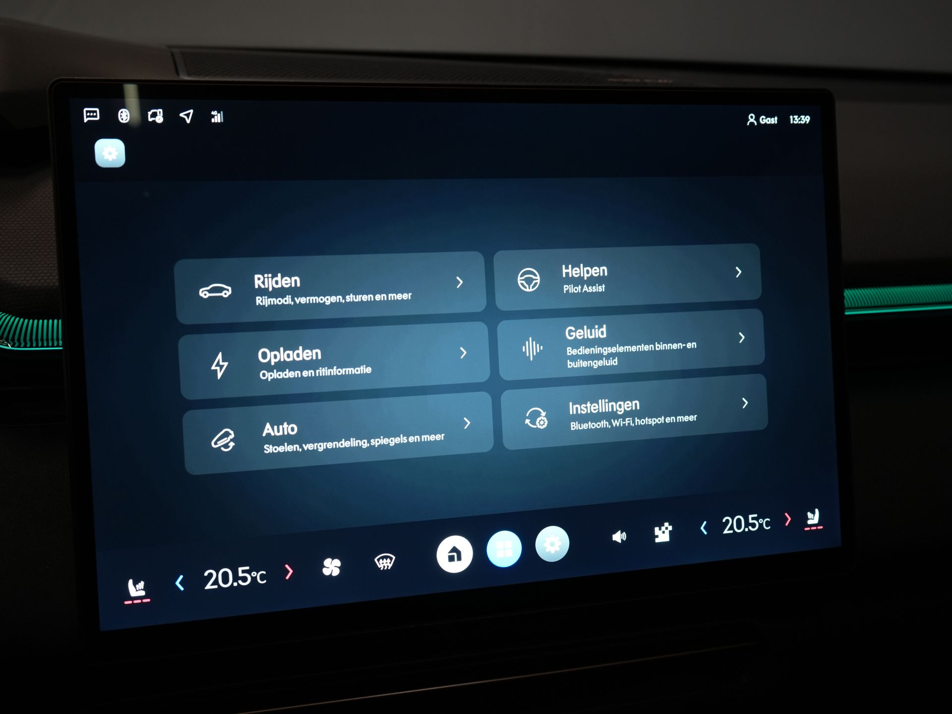 Lynk & Co 08 SUV 1.5 Más *Nuevo* ¡Disponible inmediatamente! PHEV 200 km eléctrico/ Harman&Kardon/ Panorámico/ Masaje y refrigeración en los asientos/ Compuerta eléctrica/ Control de crucero adaptativo