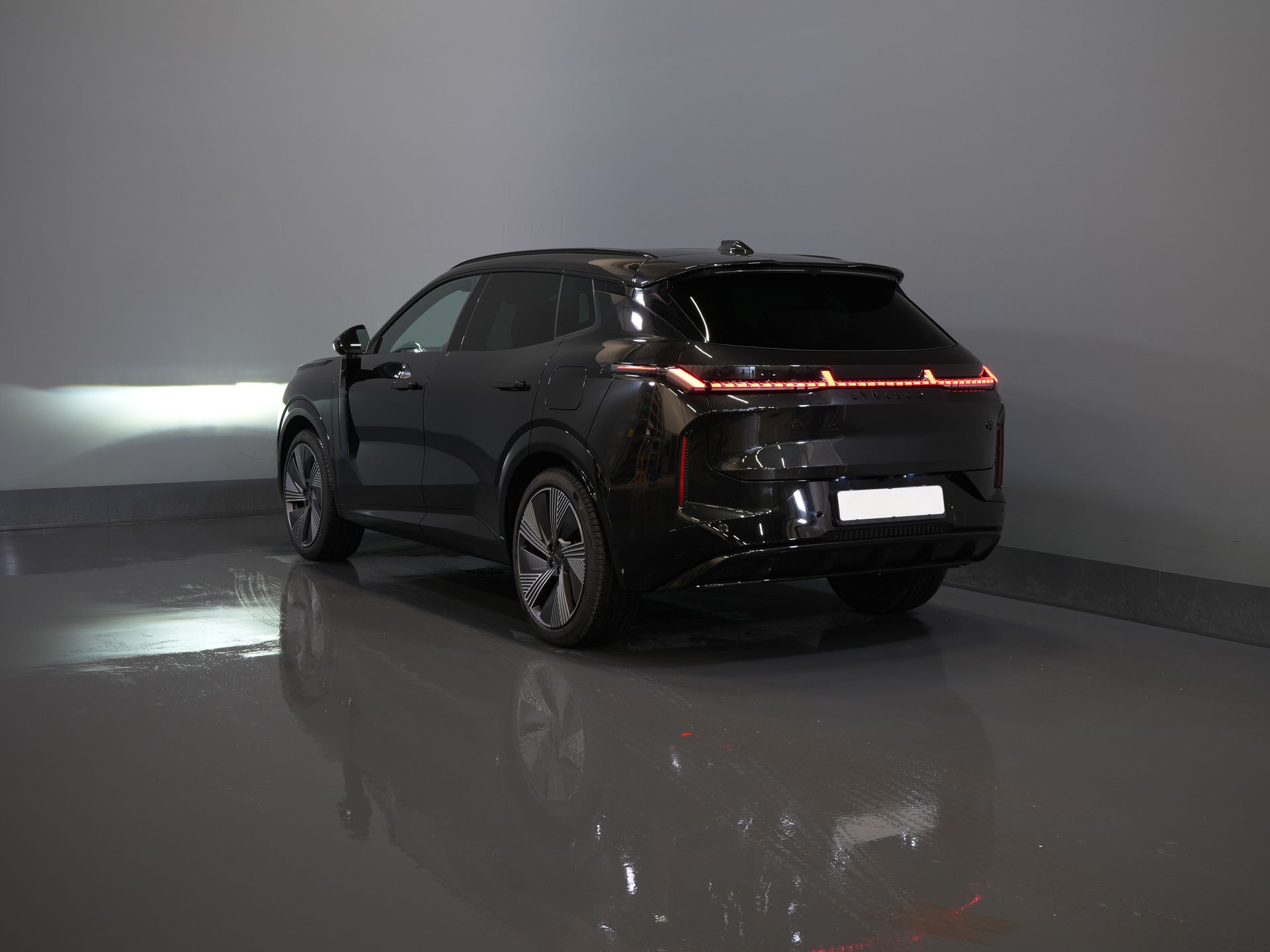 Lynk & Co 08 SUV 1.5 Más *Nuevo* ¡Disponible inmediatamente! PHEV 200 km eléctrico/ Harman&Kardon/ Panorámico/ Masaje y refrigeración en los asientos/ Compuerta eléctrica/ Control de crucero adaptativo