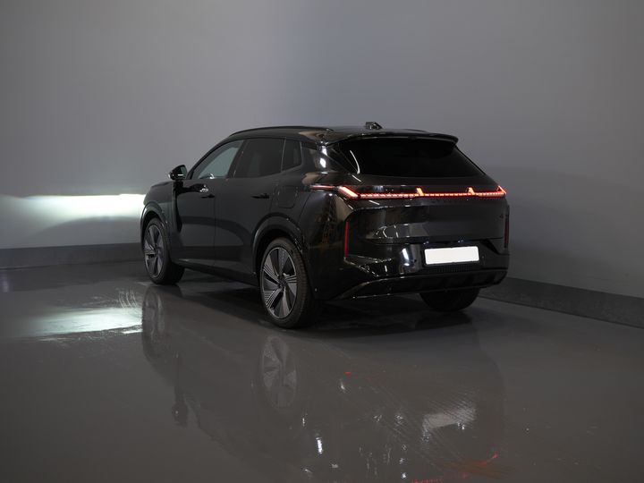 Lynk & Co 08 SUV 1.5 Más *Nuevo* ¡Disponible inmediatamente! PHEV 200 km eléctrico/ Harman&Kardon/ Panorámico/ Masaje y refrigeración en los asientos/ Compuerta eléctrica/ Control de crucero adaptativo