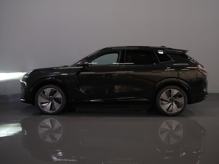 Lynk & Co 08 SUV 1.5 Más *Nuevo* ¡Disponible inmediatamente! PHEV 200 km eléctrico/ Harman&Kardon/ Panorámico/ Masaje y refrigeración en los asientos/ Compuerta eléctrica/ Control de crucero adaptativo