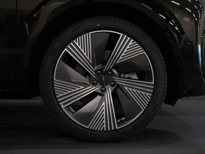 Lynk & Co 08 SUV 1.5 Más *Nuevo* ¡Disponible inmediatamente! PHEV 200 km eléctrico/ Harman&Kardon/ Panorámico/ Masaje y refrigeración en los asientos/ Compuerta eléctrica/ Control de crucero adaptativo