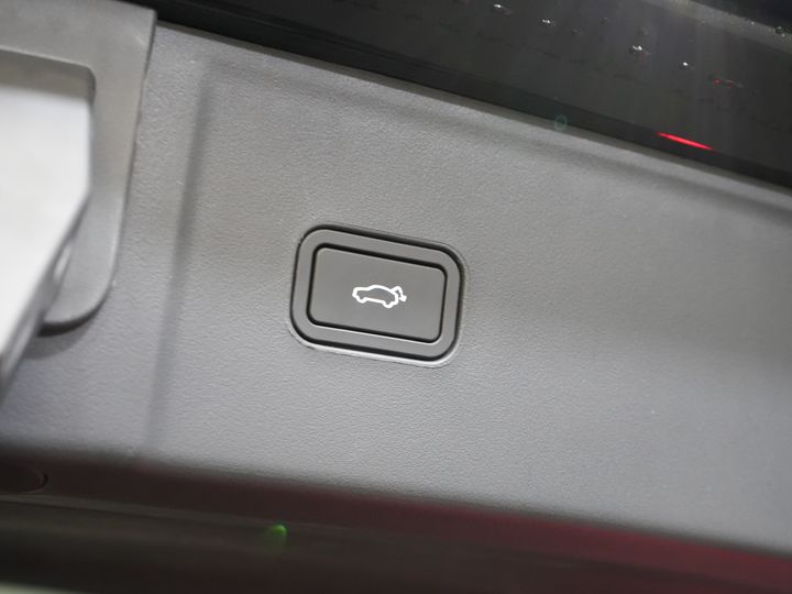 Lynk & Co 08 SUV 1.5 Más *Nuevo* ¡Disponible inmediatamente! PHEV 200 km eléctrico/ Harman&Kardon/ Panorámico/ Masaje y refrigeración en los asientos/ Compuerta eléctrica/ Control de crucero adaptativo