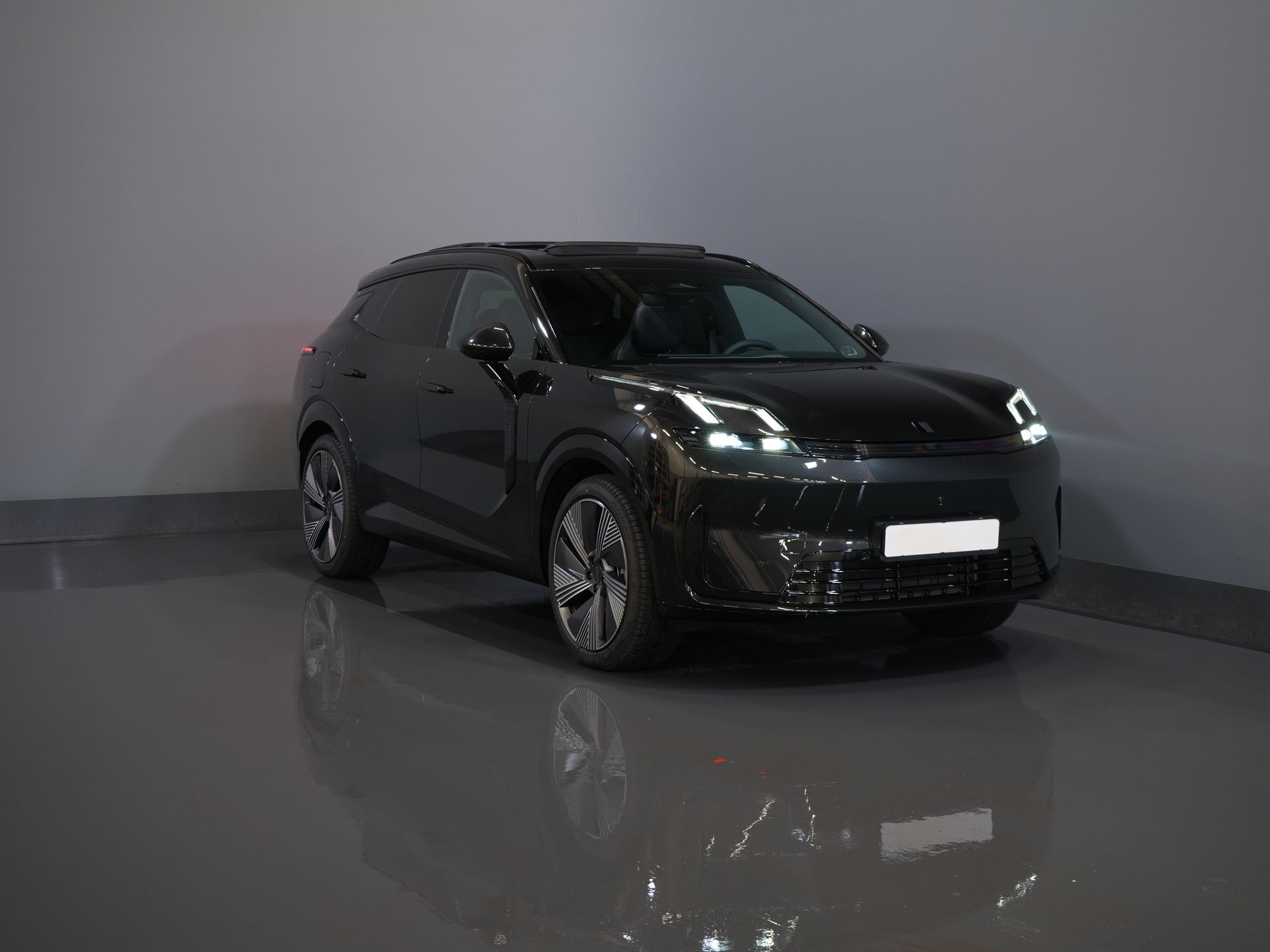 Lynk & Co 08 SUV 1.5 Más *Nuevo* ¡Disponible inmediatamente! PHEV 200 km eléctrico/ Harman&Kardon/ Panorámico/ Masaje y refrigeración en los asientos/ Compuerta eléctrica/ Control de crucero adaptativo