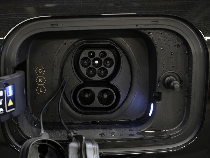 Lynk & Co 08 SUV 1.5 Más *Nuevo* ¡Disponible inmediatamente! PHEV 200 km eléctrico/ Harman&Kardon/ Panorámico/ Masaje y refrigeración en los asientos/ Compuerta eléctrica/ Control de crucero adaptativo