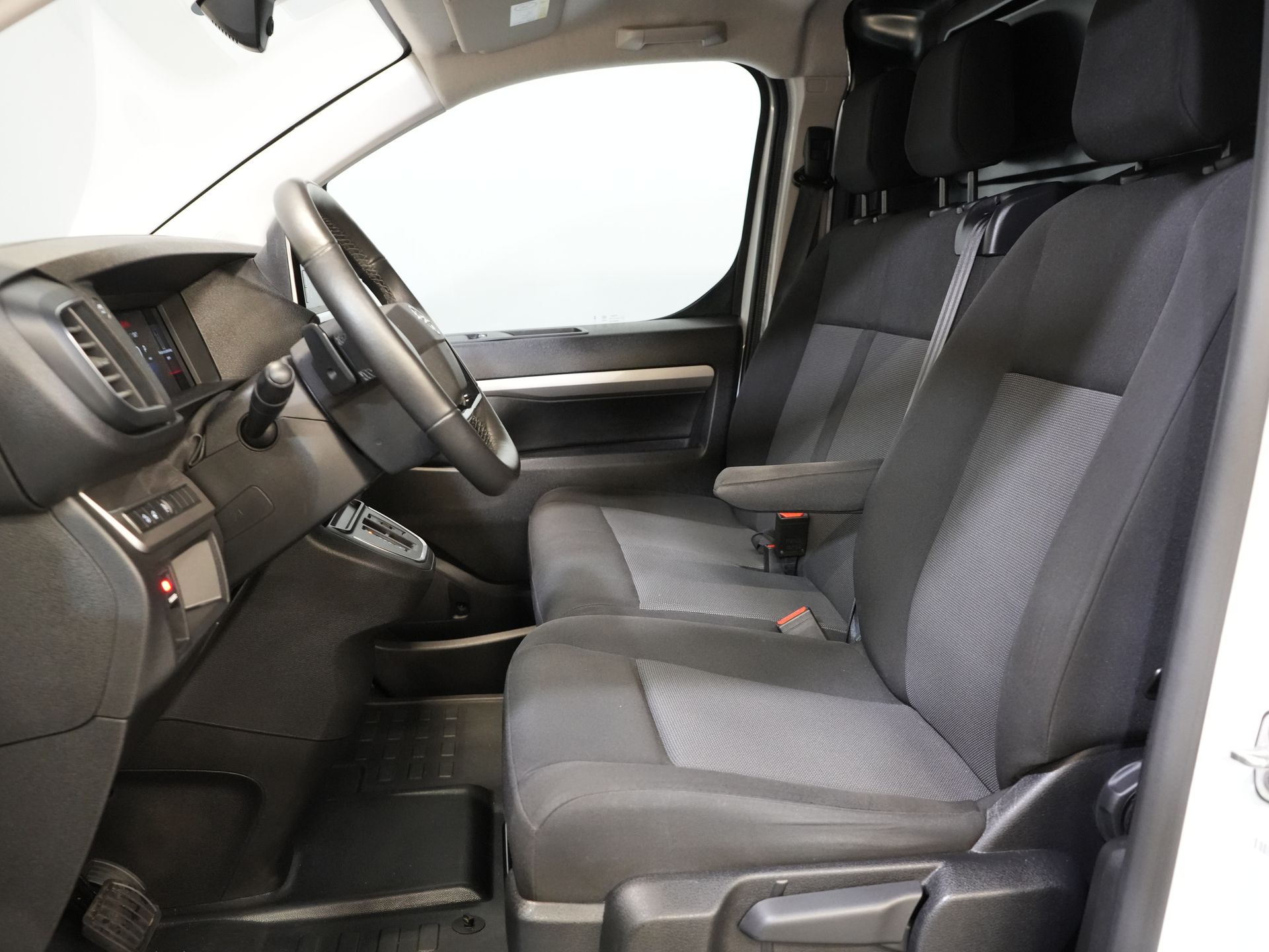 Opel Vivaro Bestelbus 2.0 180 pk Aut. L3 BPM VRIJ! Carplay/ Climate/ Cruise/ PDC V+A/ Navigatie