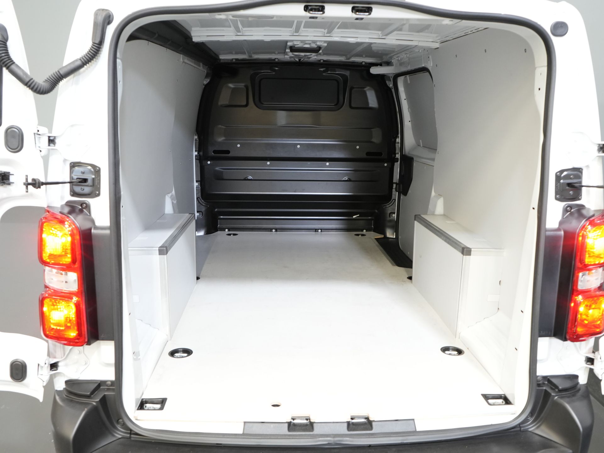 Opel Vivaro Bestelbus 2.0 180 pk Aut. L3 BPM VRIJ! Carplay/ Climate/ Cruise/ PDC V+A/ Navigatie