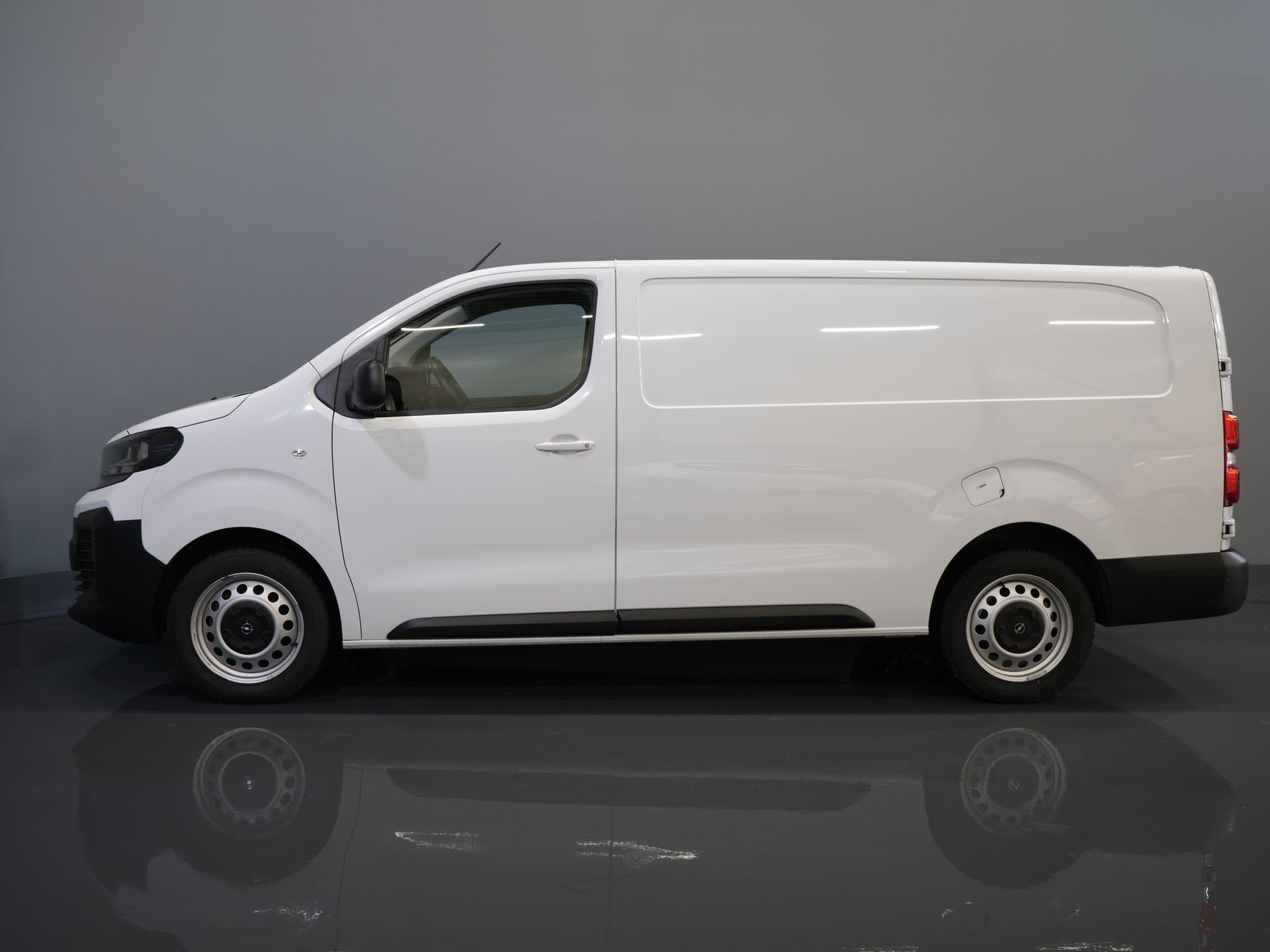 Opel Vivaro Bestelbus 2.0 180 pk Aut. L3 BPM VRIJ! Carplay/ Climate/ Cruise/ PDC V+A/ Navigatie