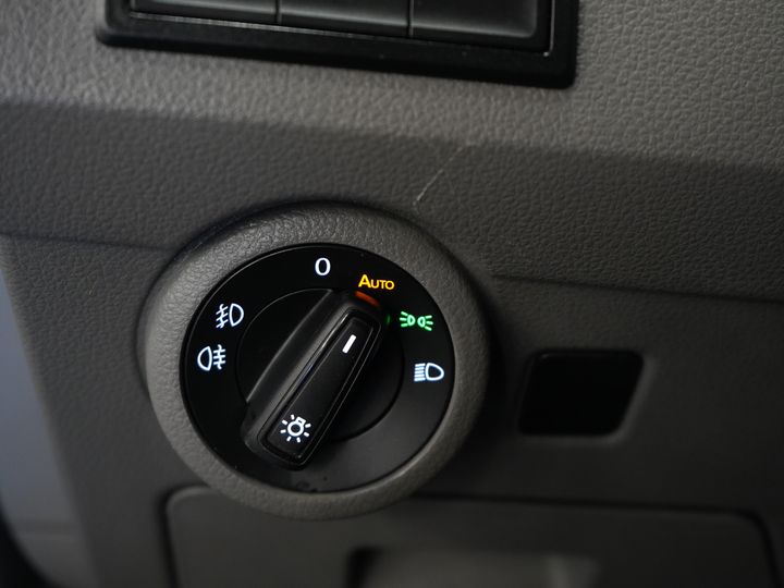 Volkswagen Transporter Van 2.0 TDI 150 KM DSG Aut. L2 LED/ Adapt.Cruise/ Ogrzewanie postojowe/ Carplay/ 2.5t Holowanieverm./ Seatverw./ Airco/ Bagażnik dachowy/ Kamera/ PDC/ 