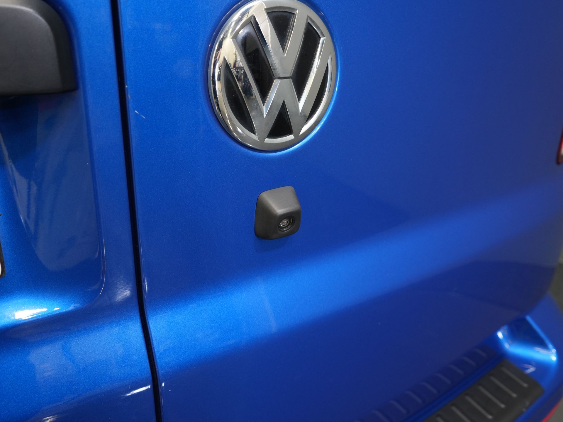 Volkswagen Transporter Van 2.0 TDI 150 KM DSG Aut. L2 LED/ Adapt.Cruise/ Ogrzewanie postojowe/ Carplay/ 2.5t Holowanieverm./ Seatverw./ Airco/ Bagażnik dachowy/ Kamera/ PDC/ 