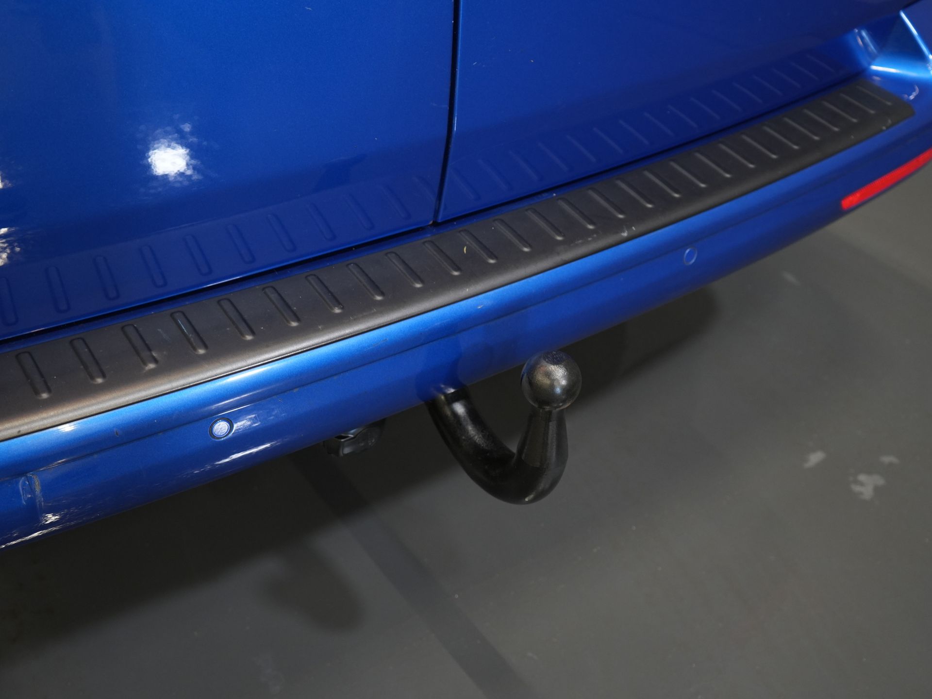 Volkswagen Transporter Van 2.0 TDI 150 KM DSG Aut. L2 LED/ Adapt.Cruise/ Ogrzewanie postojowe/ Carplay/ 2.5t Holowanieverm./ Seatverw./ Airco/ Bagażnik dachowy/ Kamera/ PDC/ 