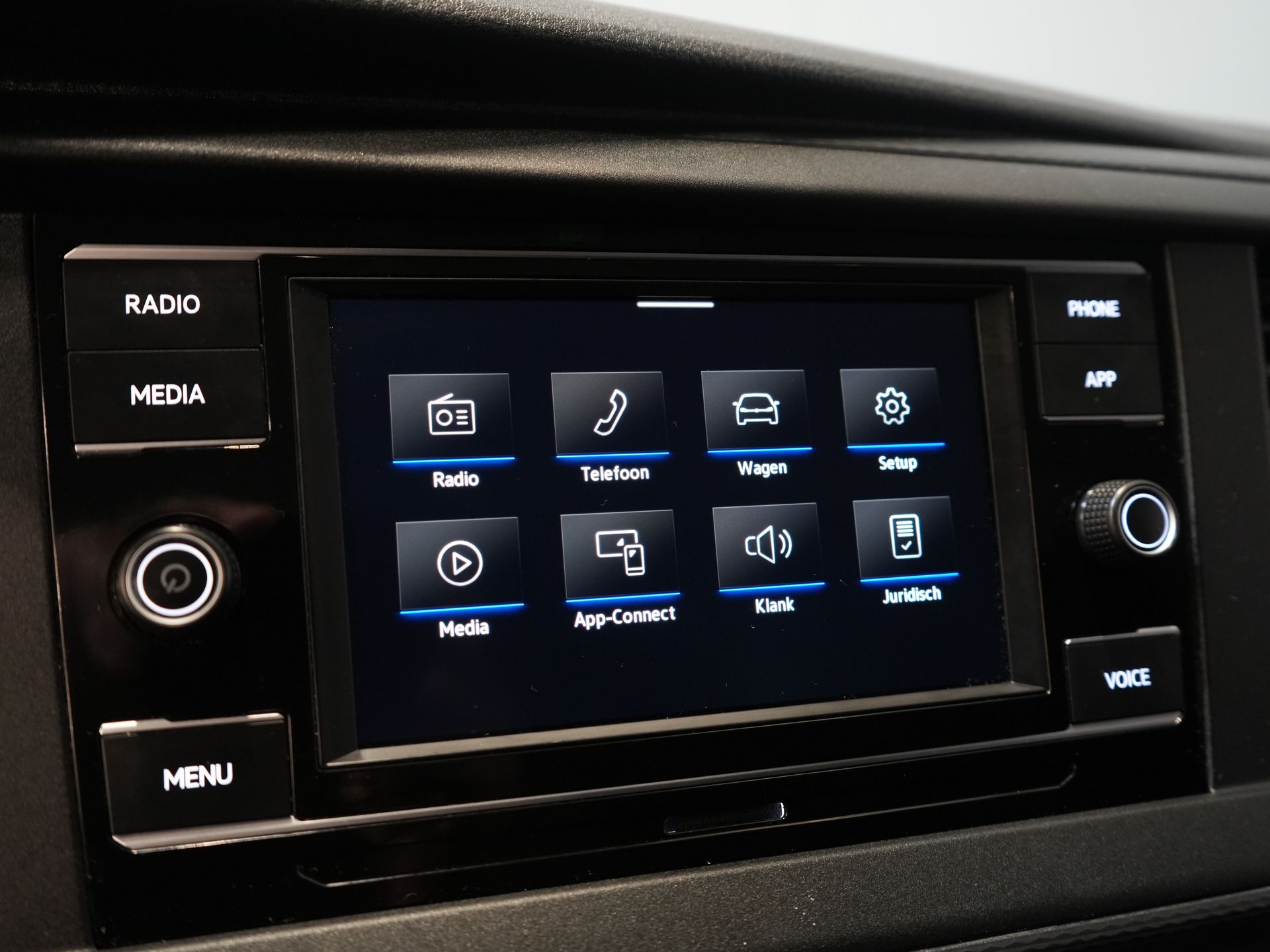 Volkswagen Transporter Van 2.0 TDI 150 KM DSG Aut. L2 LED/ Adapt.Cruise/ Ogrzewanie postojowe/ Carplay/ 2.5t Holowanieverm./ Seatverw./ Airco/ Bagażnik dachowy/ Kamera/ PDC/ 