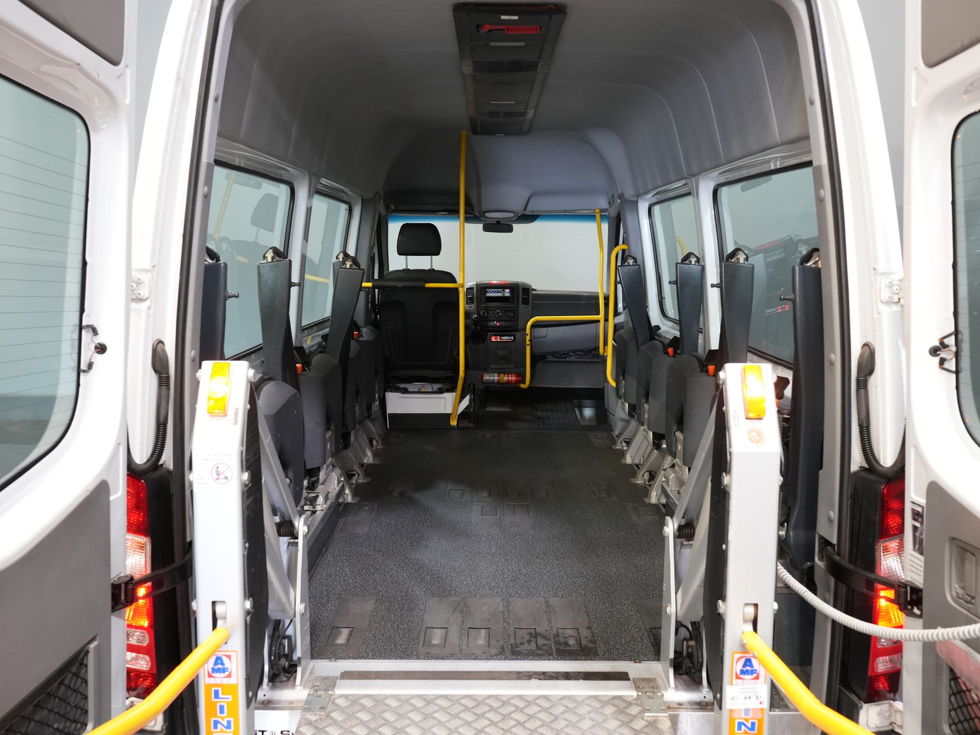 Mercedes-Benz Sprinter Trasporto Passeggeri 313 2.2 CDI L2H2 €9.922 IVA inclusa BPM FREE! EXPORT Combi/ 9 persone/ Kombi/ 9P/ Airco/ Sollevatore per sedie a rotelle