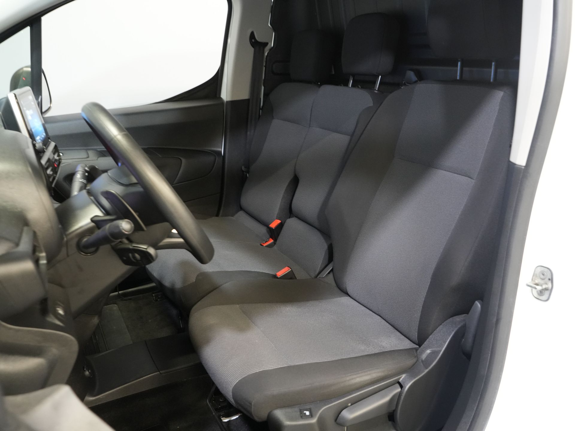 Toyota PROACE CITY Bestelbus 1.5 D-4D 130 PK Aut. Carplay/ Airco/ Camera/ Standkachel/ 3 Persoons/ LMV/ Trekhaak/ Cruise