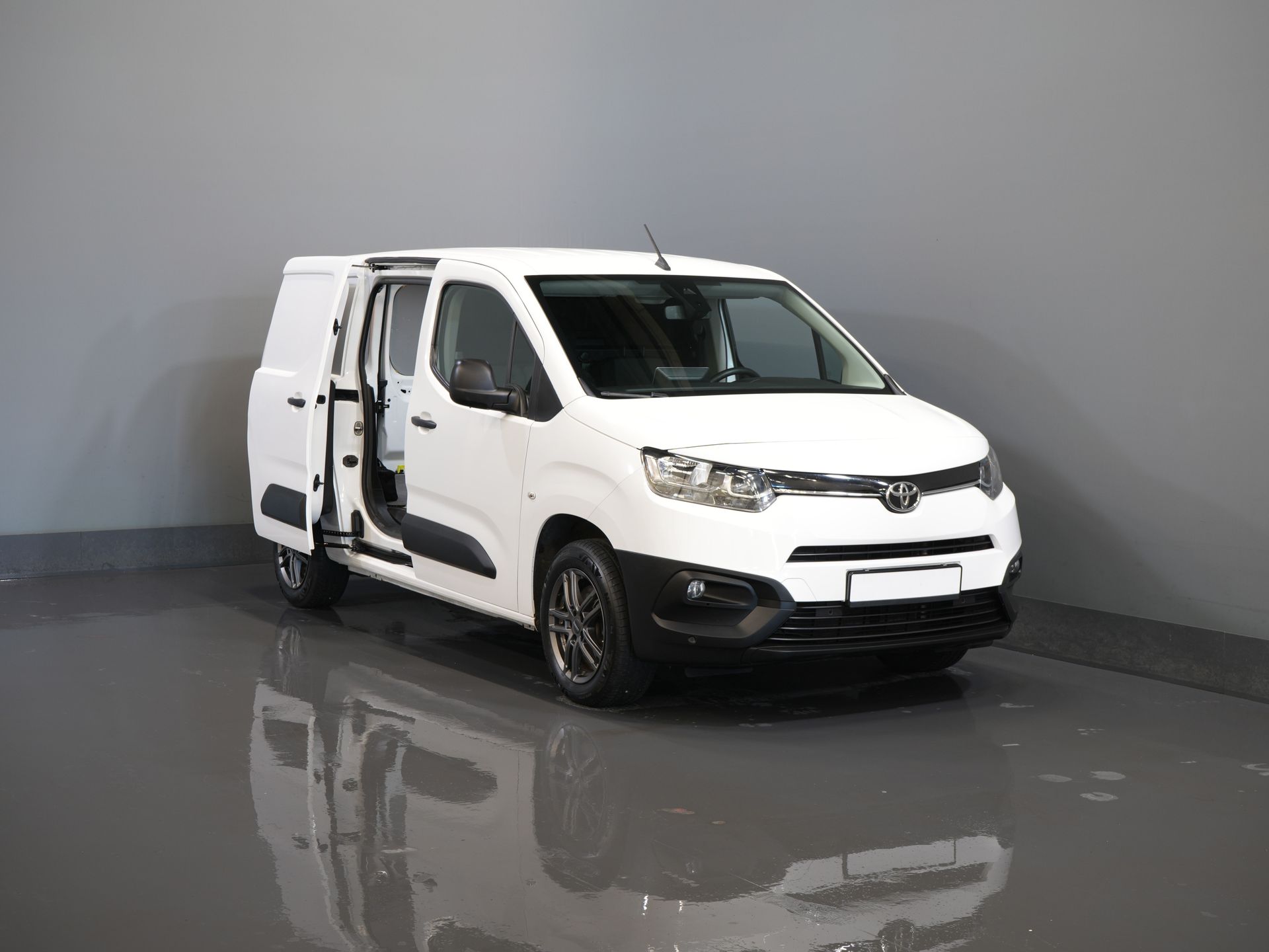 Toyota PROACE CITY Bestelbus 1.5 D-4D 130 PK Aut. Carplay/ Airco/ Camera/ Standkachel/ 3 Persoons/ LMV/ Trekhaak/ Cruise