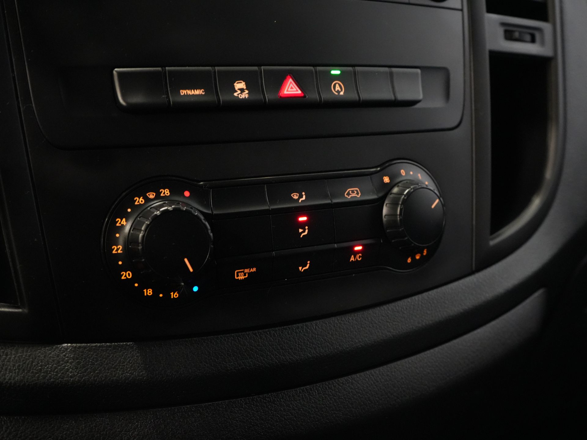 Mercedes-Benz Vito Bestelbus 114 CDI Aut. L2 NL Auto/ Cruise/ Navi/ Camera/ Airco/ PDC/ Sidebars