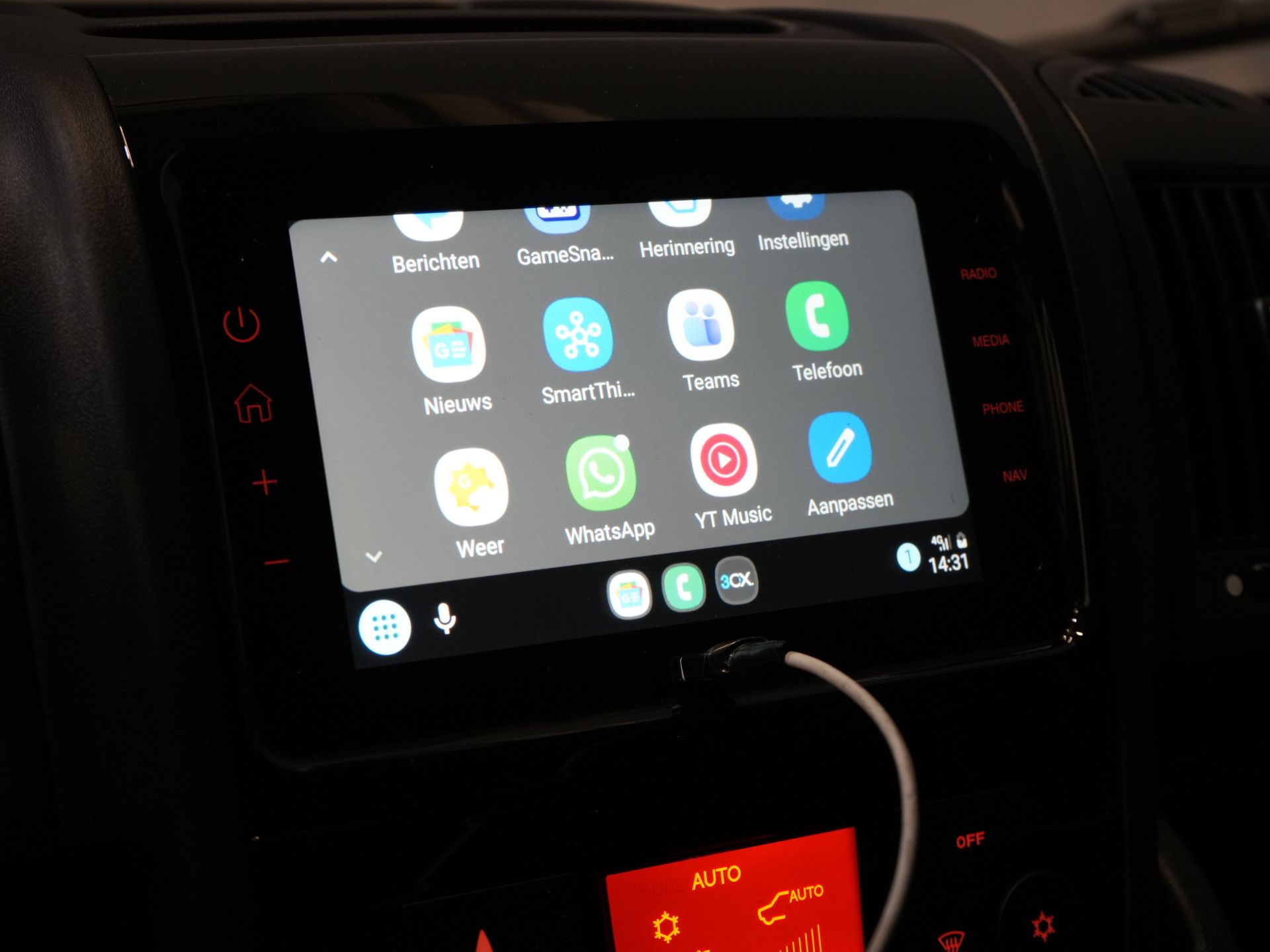 Furgoneta Opel Movano 2.2 140 pk L2H2 DEMO: revestimiento interior / CarPlay / puertas de 270Gr. / climatizador / cámara / control de crucero / navegador / PDC / control de crucero