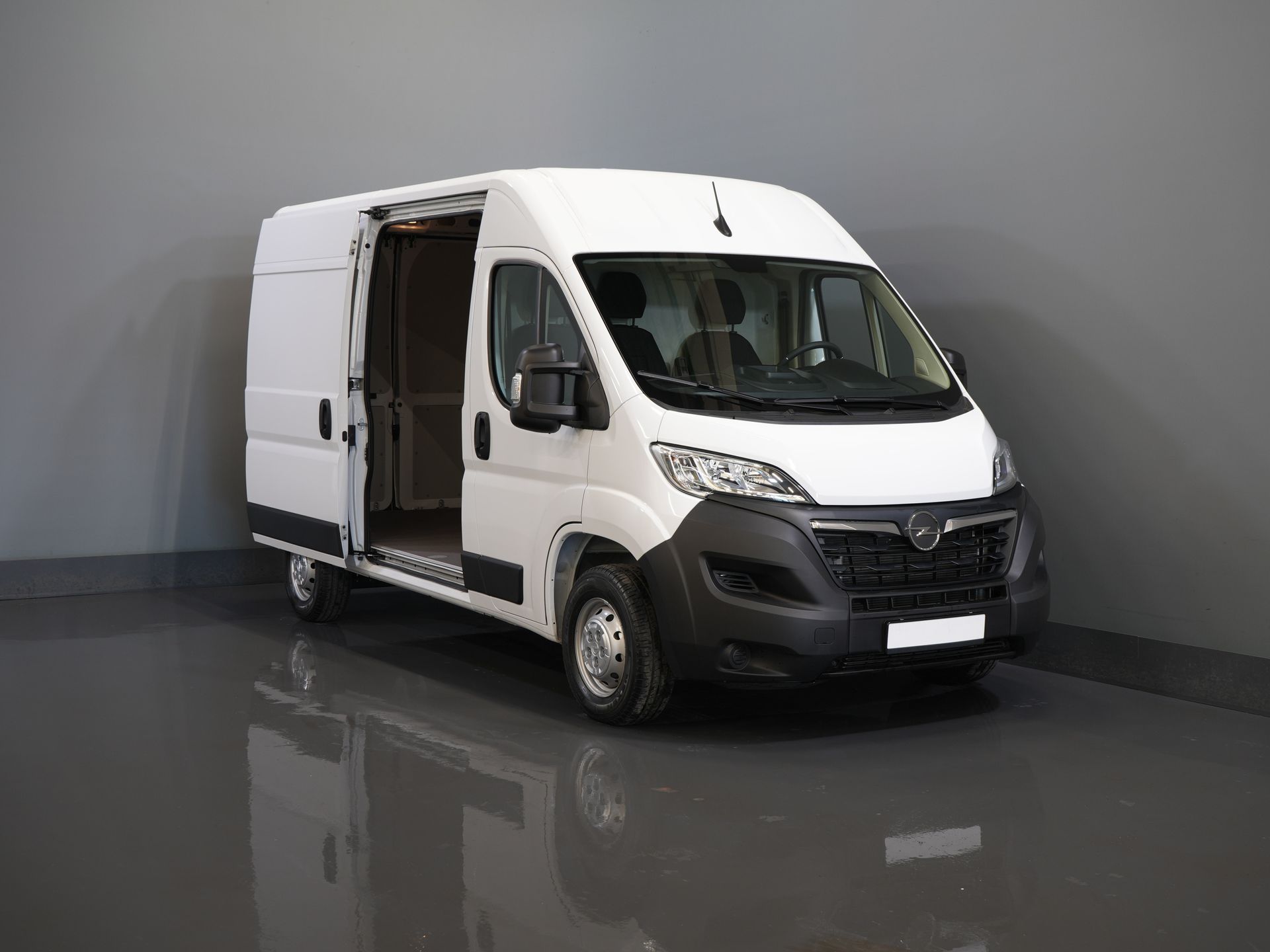 Furgoneta Opel Movano 2.2 140 pk L2H2 DEMO: revestimiento interior / CarPlay / puertas de 270Gr. / climatizador / cámara / control de crucero / navegador / PDC / control de crucero