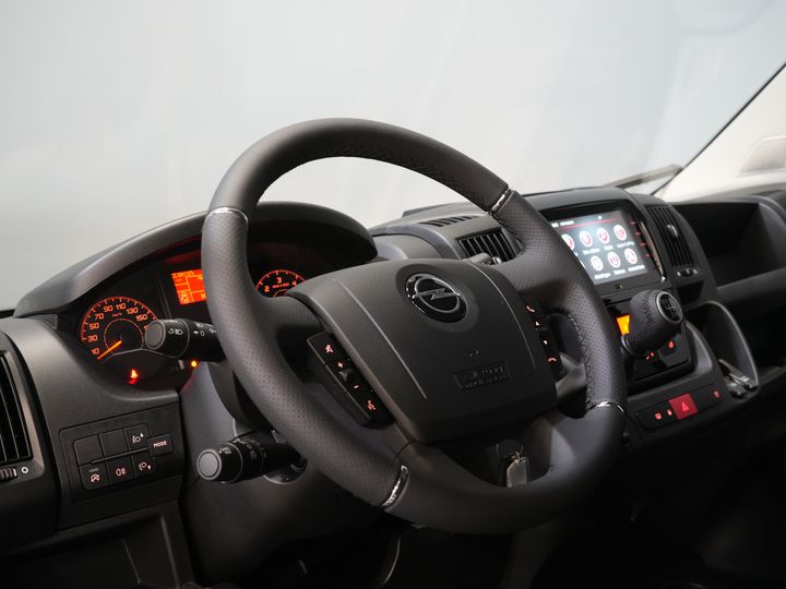 Furgoneta Opel Movano 2.2 140 pk L2H2 DEMO: revestimiento interior / CarPlay / puertas de 270Gr. / climatizador / cámara / control de crucero / navegador / PDC / control de crucero