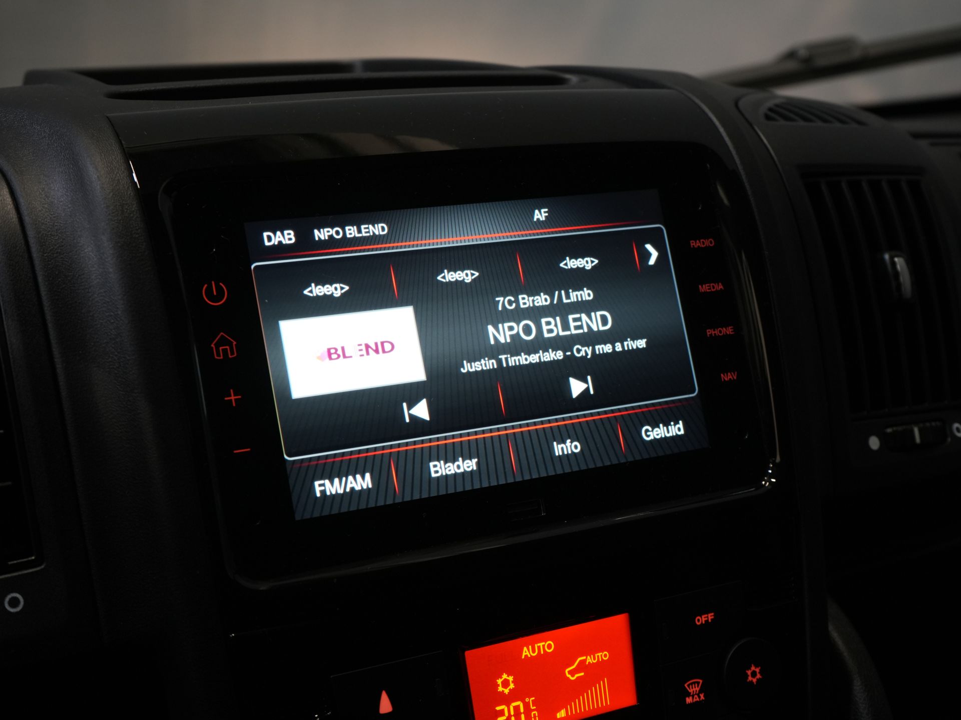 Furgoneta Opel Movano 2.2 140 pk L2H2 DEMO: revestimiento interior / CarPlay / puertas de 270Gr. / climatizador / cámara / control de crucero / navegador / PDC / control de crucero