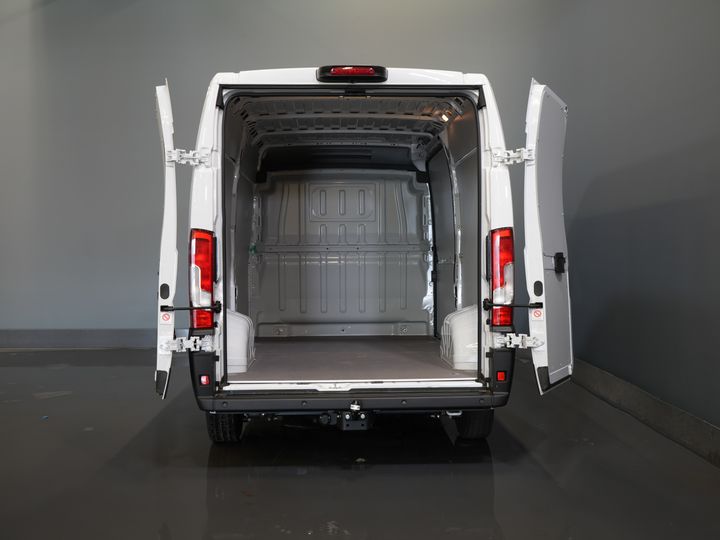 Furgoneta Opel Movano 2.2 140 pk L2H2 DEMO: revestimiento interior / CarPlay / puertas de 270Gr. / climatizador / cámara / control de crucero / navegador / PDC / control de crucero