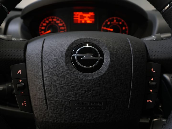Furgoneta Opel Movano 2.2 140 pk L2H2 DEMO: revestimiento interior / CarPlay / puertas de 270Gr. / climatizador / cámara / control de crucero / navegador / PDC / control de crucero