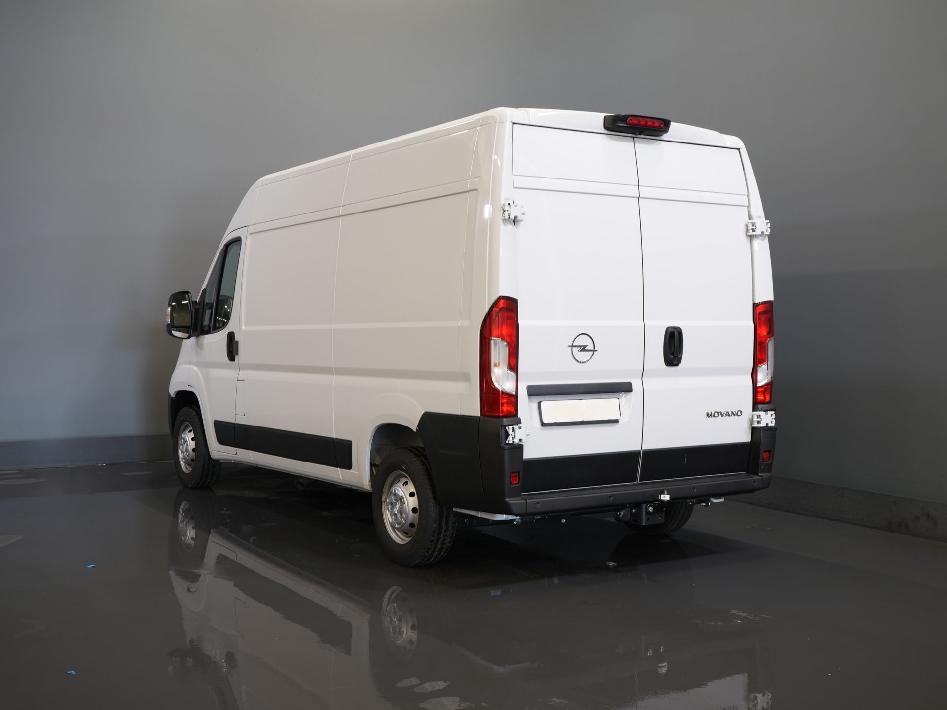 Furgoneta Opel Movano 2.2 140 pk L2H2 DEMO: revestimiento interior / CarPlay / puertas de 270Gr. / climatizador / cámara / control de crucero / navegador / PDC / control de crucero