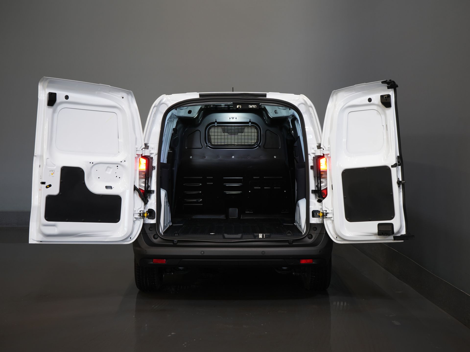 Ford Transit Courier Van 1.5 TDCI 100 к.с. Trend Carplay/ Віртуальний кокпіт/ Камера/ PDC/ LMV/ Круїз/ Клімат