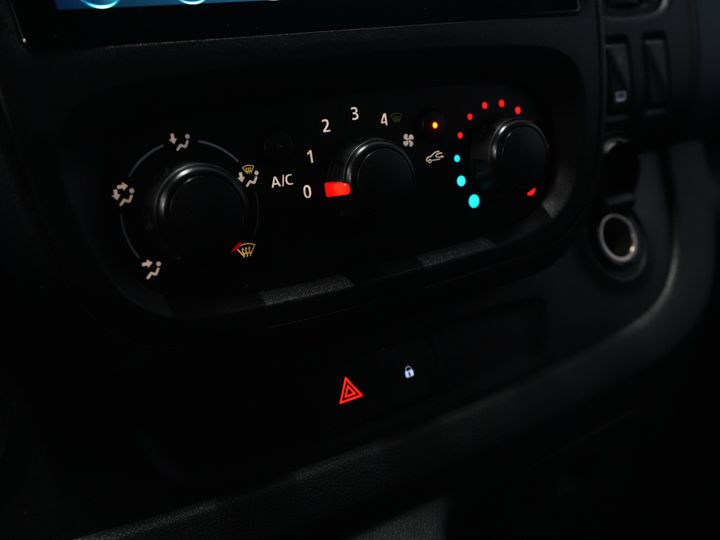 Opel Vivaro Bestelbus 1.6 CDTI NL Auto/ 3 Pers./ Carplay/ Airco/ Imperiaal/ Camera/ Cruise/ Betimmerd/ Inrichting/ Radio