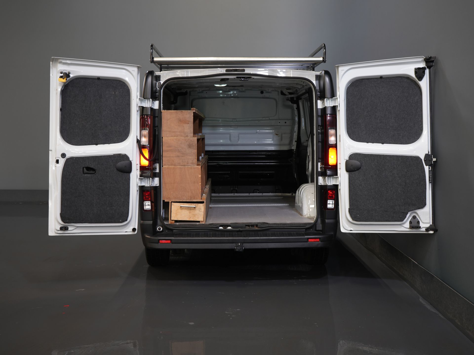 Opel Vivaro Bestelbus 1.6 CDTI NL Auto/ 3 Pers./ Carplay/ Airco/ Imperiaal/ Camera/ Cruise/ Betimmerd/ Inrichting/ Radio