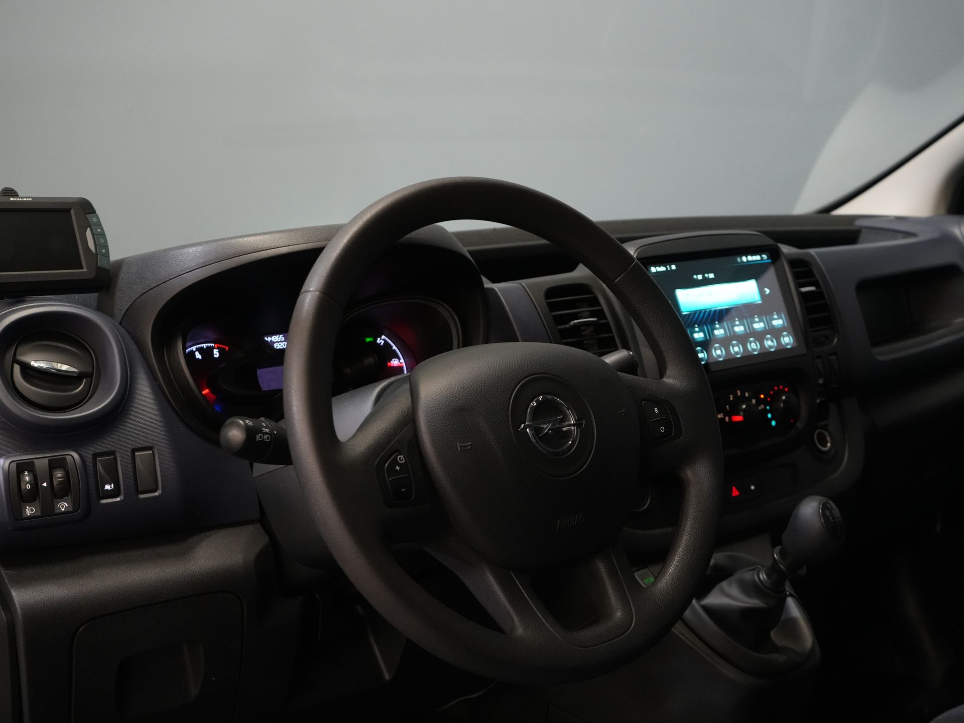 Opel Vivaro Bestelbus 1.6 CDTI NL Auto/ 3 Pers./ Carplay/ Airco/ Imperiaal/ Camera/ Cruise/ Betimmerd/ Inrichting/ Radio