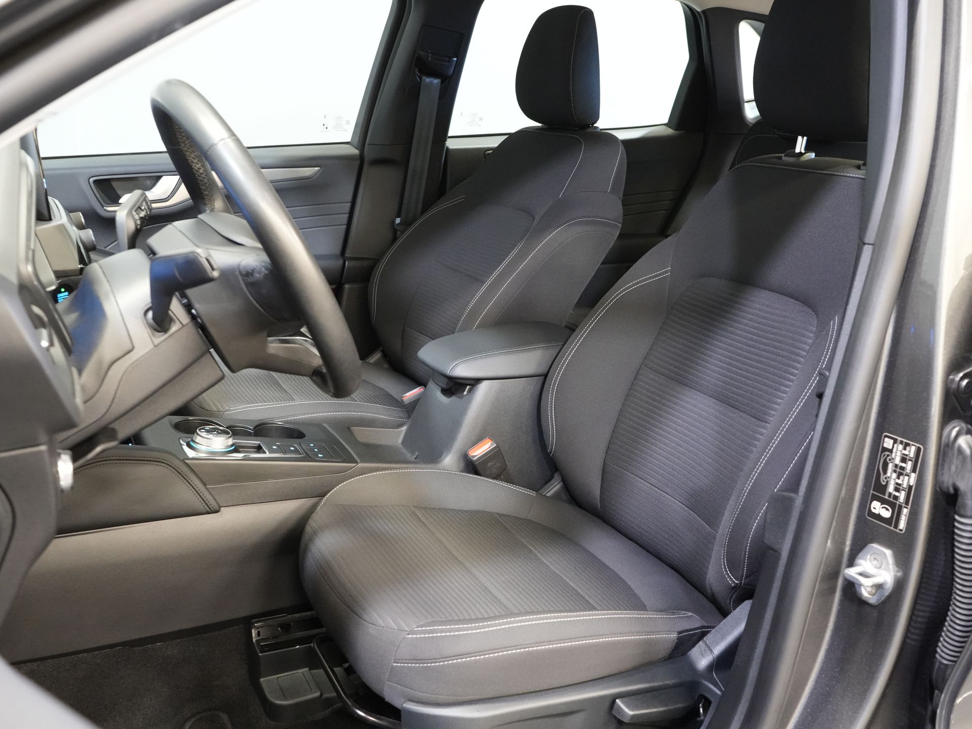 Ford Kuga SUV 2.5 PHEV 225 CV Titanium Navi/ Carplay/ Asientos calefactables/ Volante calefactable/ Cámara/ PDC/ Climatizador