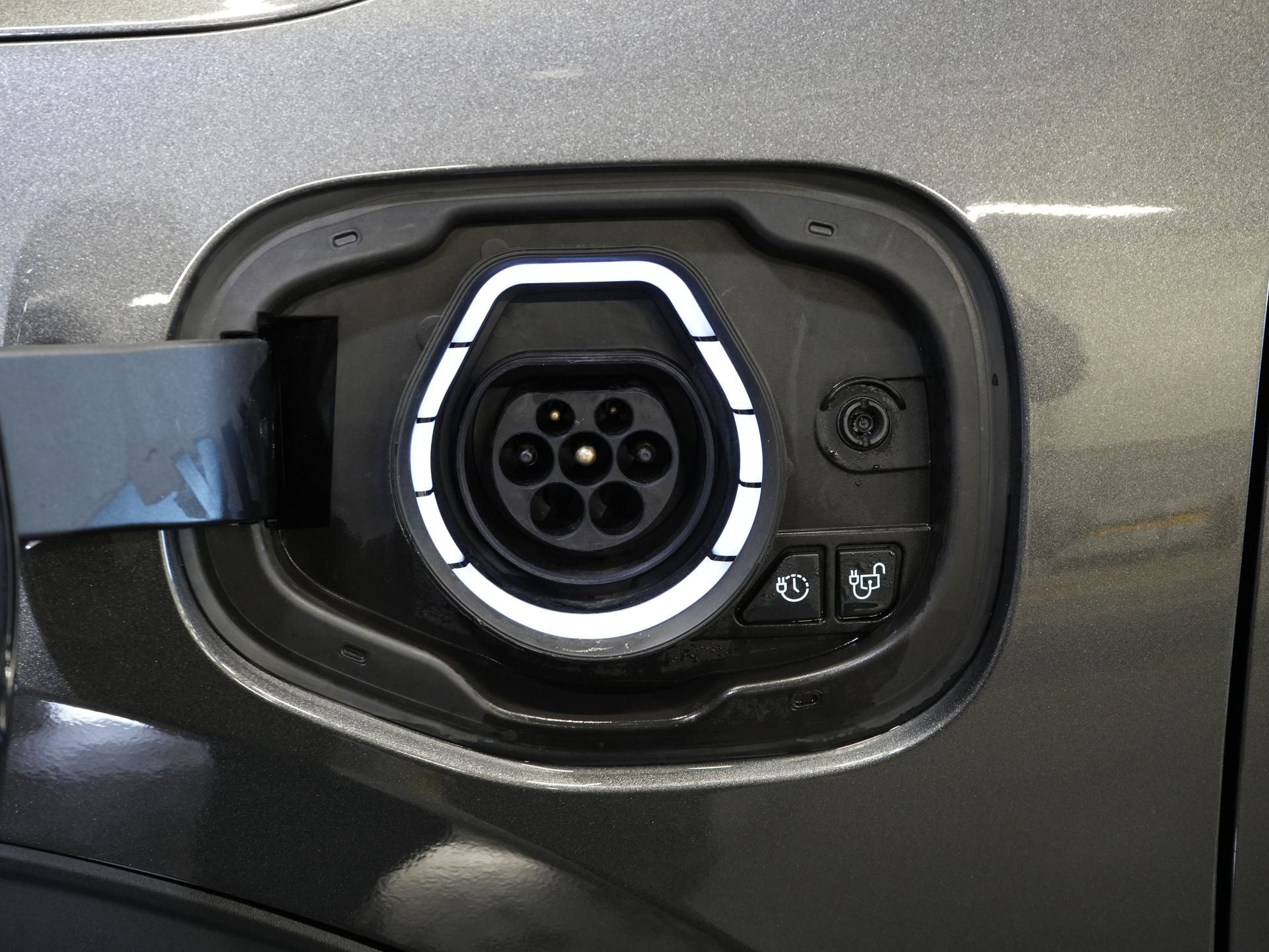 Ford Kuga SUV 2.5 PHEV 225 CV Titanium Navi/ Carplay/ Asientos calefactables/ Volante calefactable/ Cámara/ PDC/ Climatizador