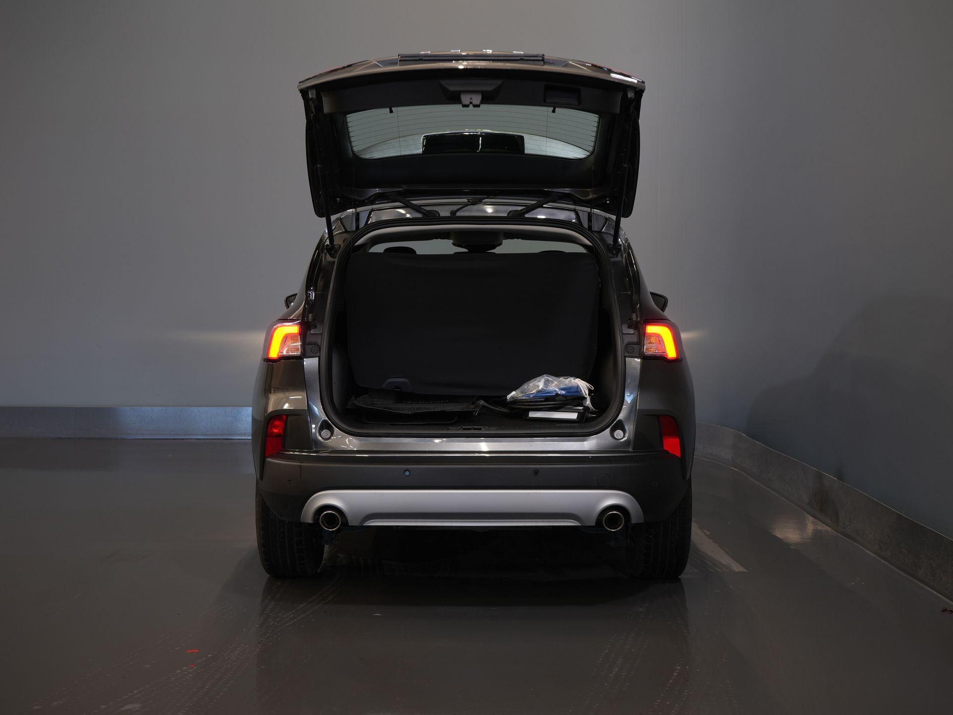 Ford Kuga SUV 2.5 PHEV 225 CV Titanium Navi/ Carplay/ Asientos calefactables/ Volante calefactable/ Cámara/ PDC/ Climatizador