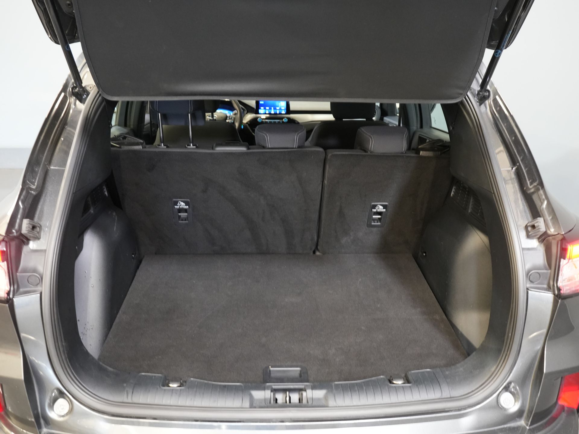 Ford Kuga SUV 2.5 PHEV 225 CV Titanium Navi/ Carplay/ Asientos calefactables/ Volante calefactable/ Cámara/ PDC/ Climatizador