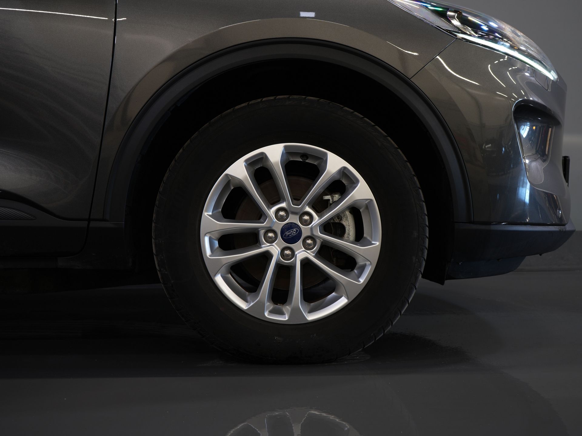 Ford Kuga SUV 2.5 PHEV 225 CV Titanium Navi/ Carplay/ Asientos calefactables/ Volante calefactable/ Cámara/ PDC/ Climatizador