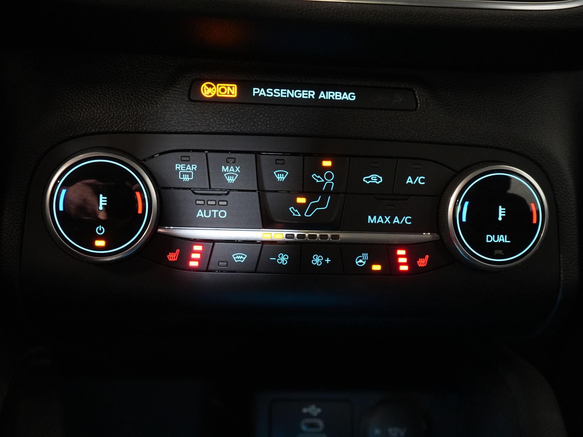 Ford Kuga SUV 2.5 PHEV 225 CV Titanium Navi/ Carplay/ Asientos calefactables/ Volante calefactable/ Cámara/ PDC/ Climatizador