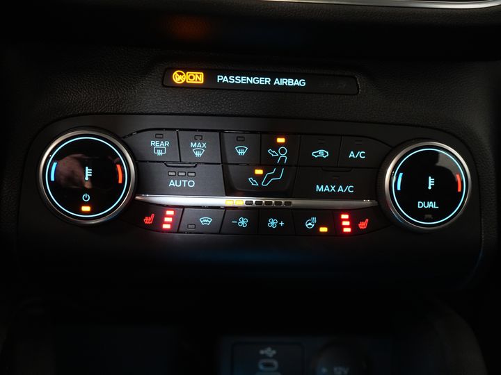 Ford Kuga SUV 2.5 PHEV 225 CV Titanium Navi/ Carplay/ Asientos calefactables/ Volante calefactable/ Cámara/ PDC/ Climatizador