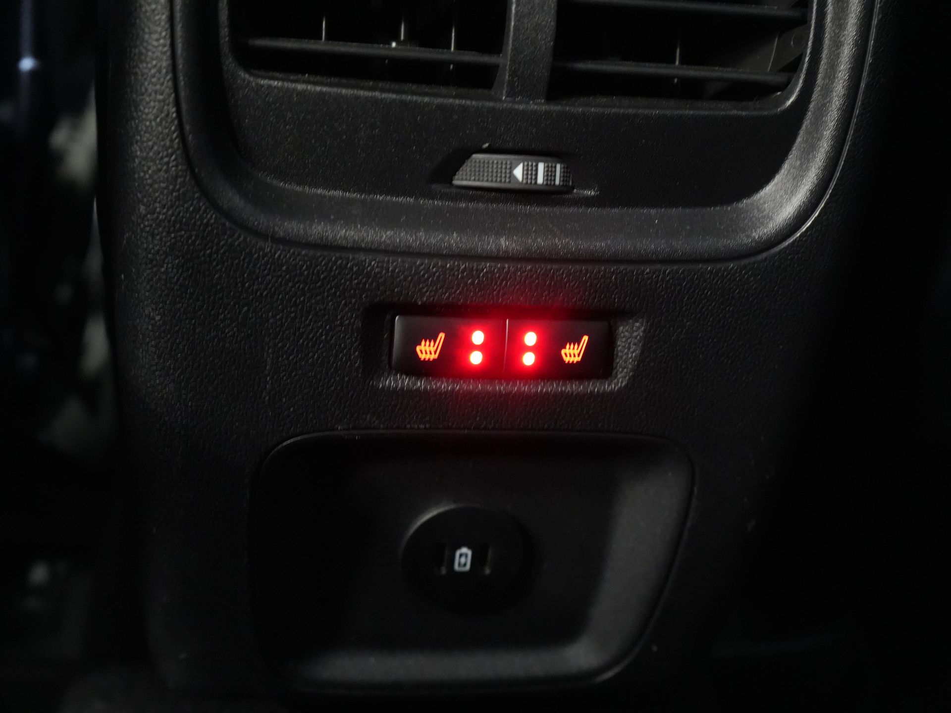 Ford Kuga SUV 2.5 PHEV 225 CV Titanium Navi/ Carplay/ Asientos calefactables/ Volante calefactable/ Cámara/ PDC/ Climatizador