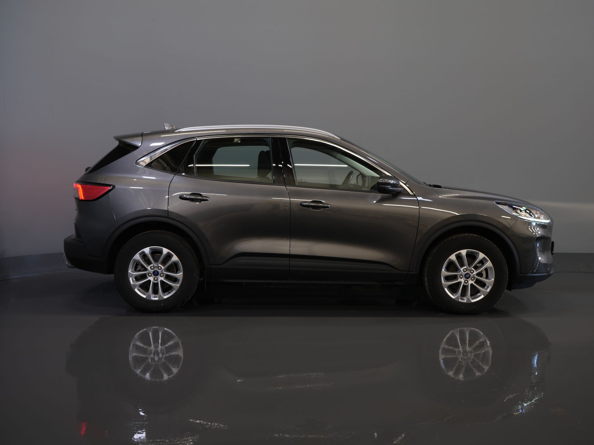 Ford Kuga SUV 2.5 PHEV 225 CV Titanium Navi/ Carplay/ Asientos calefactables/ Volante calefactable/ Cámara/ PDC/ Climatizador